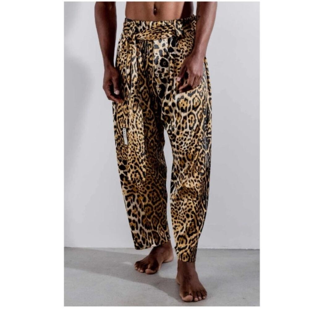 Orttu Mens Large Justin Man’s Silky Statement Leopard Print Maximalist Lounge